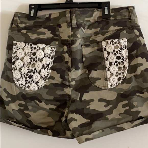 ⭐️ Urban Basics camouflage shorts - Picture 3 of 4